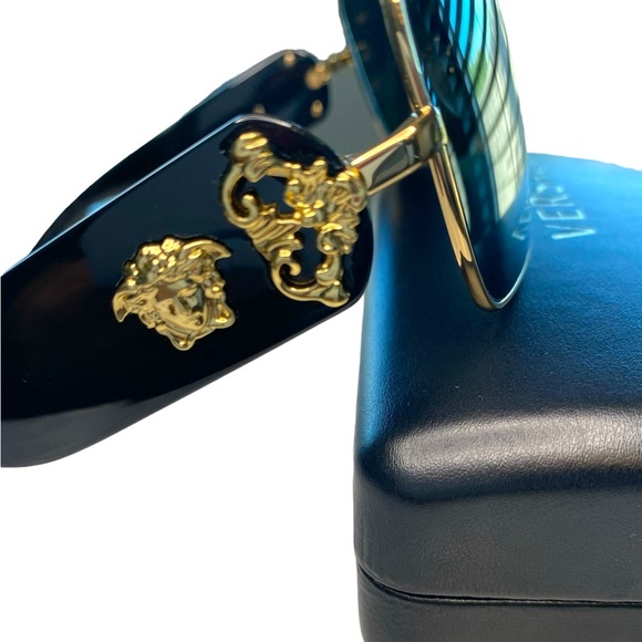 Authentic Versace Unisex Squared Baroque Gold Metal Frame with Grey Lens Sunnies - Picture 11 of 15